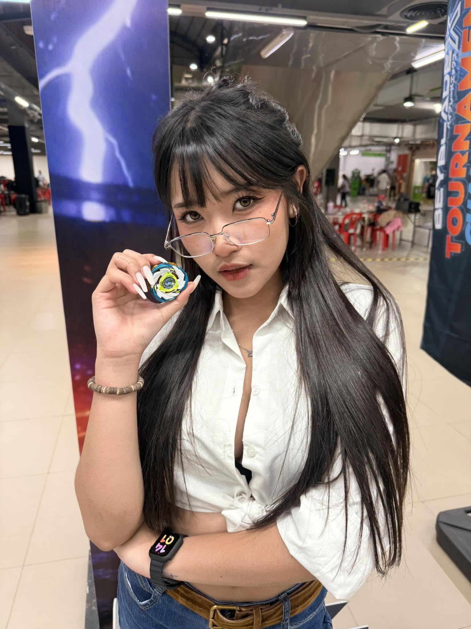Thể hiện màn chơi Beyblade điệu nghệ, hot girl hút 7,5 triệu lượt xem, nhiều fan liên tục nhấn