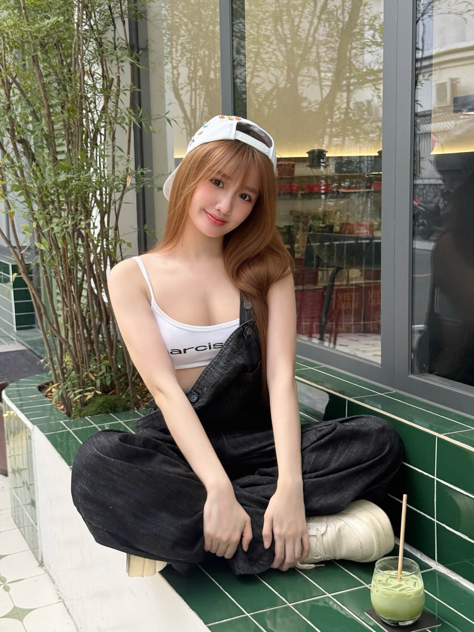 Khánh Huyền 2k4 khoe chân dài miên man,