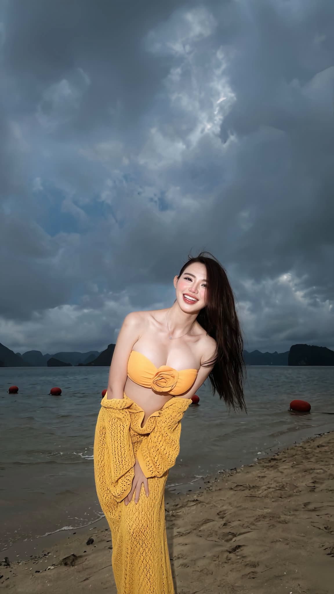 Hot girl Dumy Ngô lại khoe dáng quyến rũ, nhan sắc bật sáng giữa trời mưa bão khiến CĐM đồng loạt