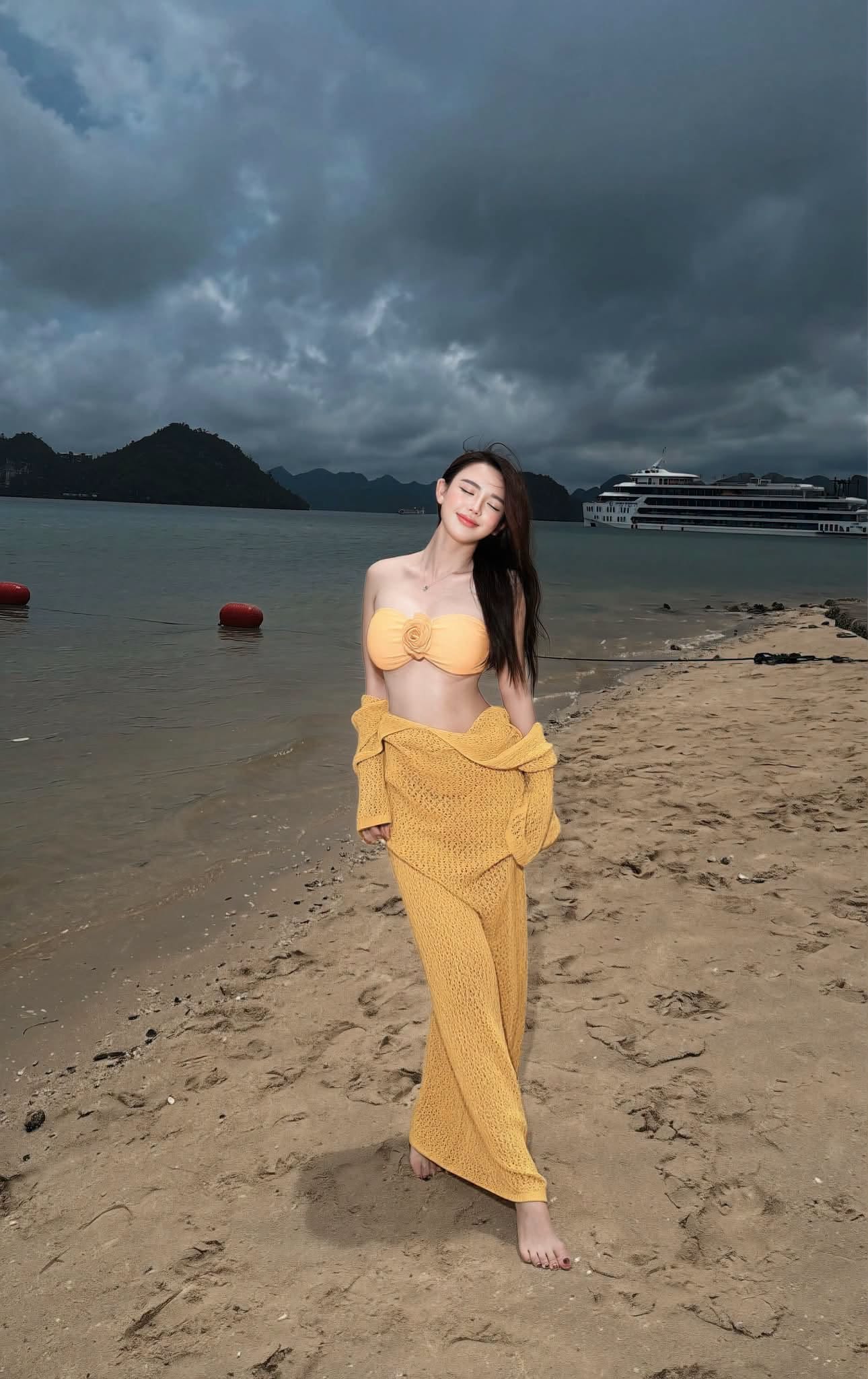 Hot girl Dumy Ngô lại khoe dáng quyến rũ, nhan sắc bật sáng giữa trời mưa bão khiến CĐM đồng loạt