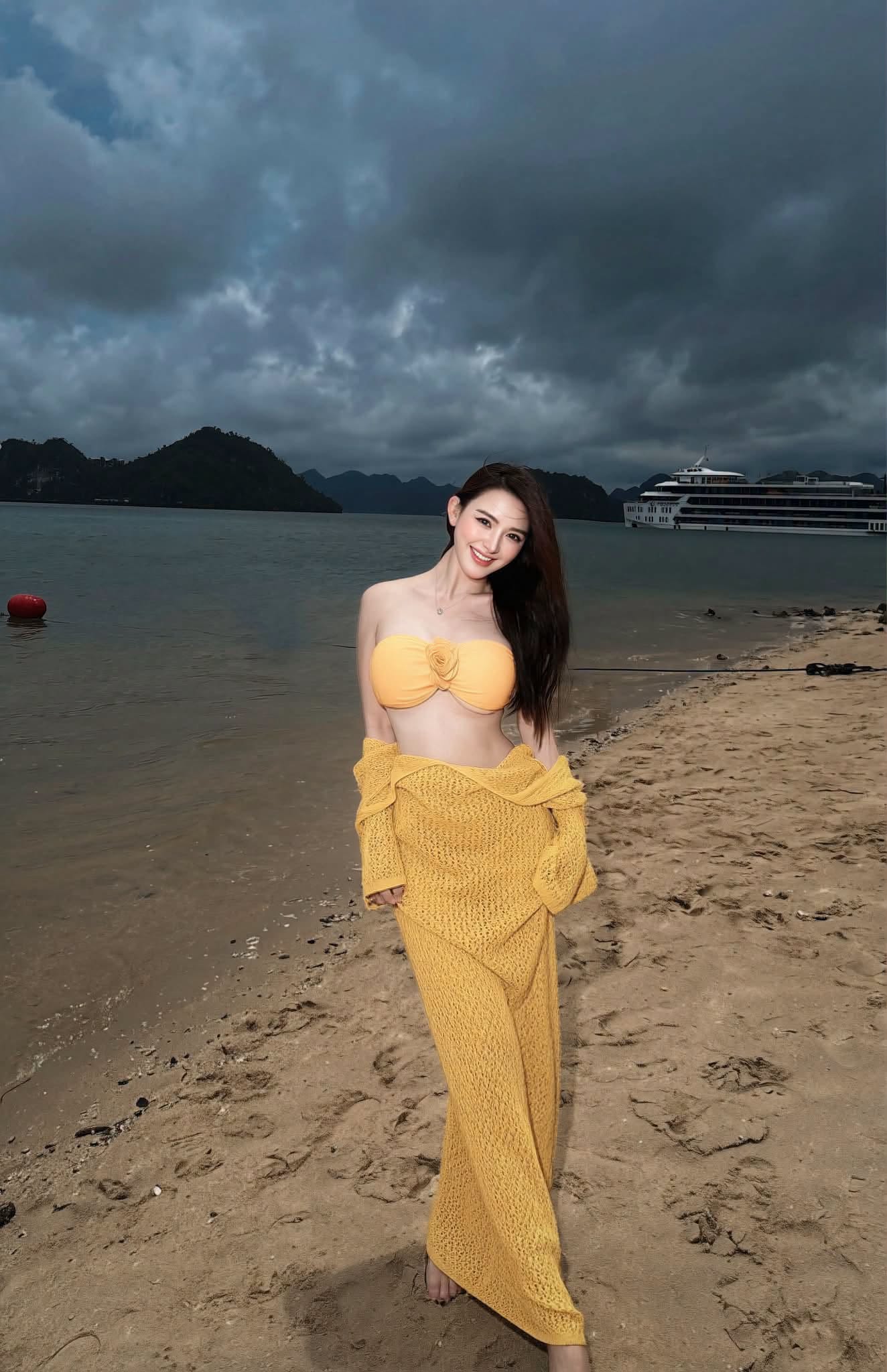 Hot girl Dumy Ngô lại khoe dáng quyến rũ, nhan sắc bật sáng giữa trời mưa bão khiến CĐM đồng loạt