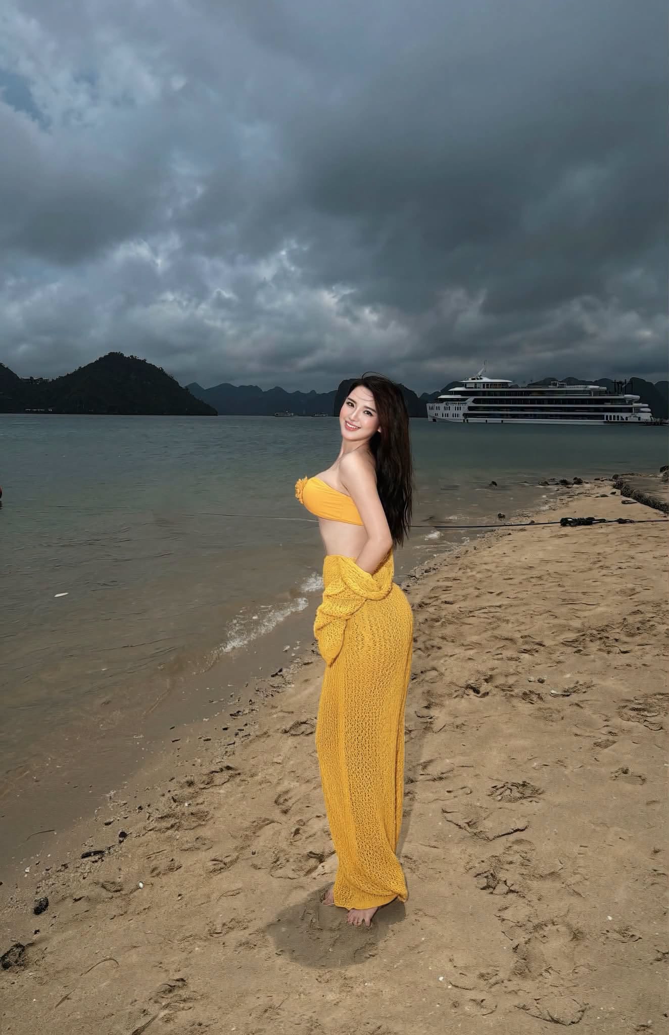 Hot girl Dumy Ngô lại khoe dáng quyến rũ, nhan sắc bật sáng giữa trời mưa bão khiến CĐM đồng loạt