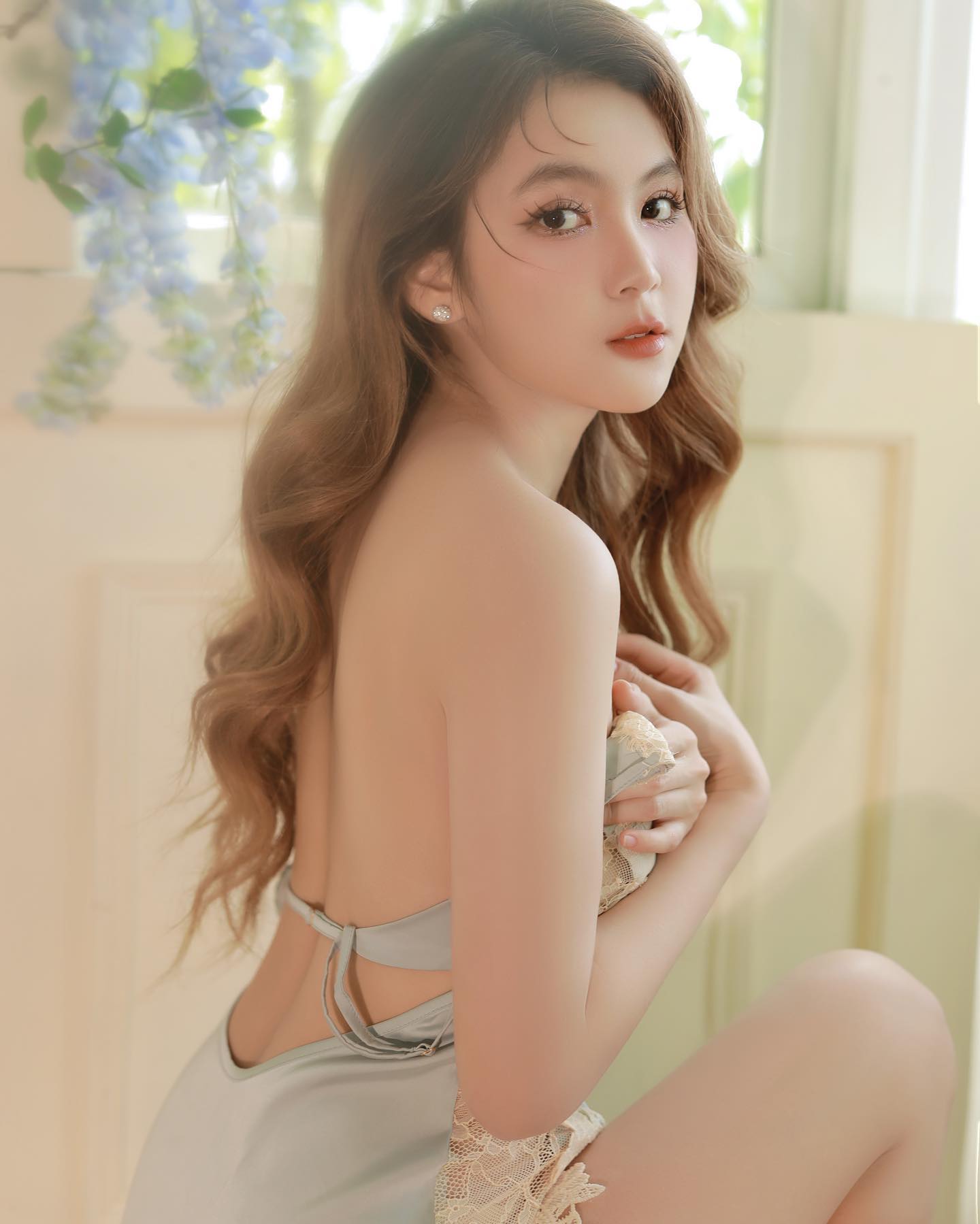Cô giáo hot girl từng xuất hiện bên Lộc Fuho ngày càng nóng bỏng