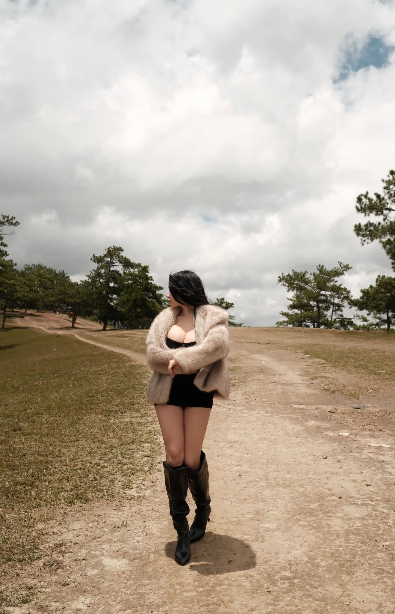 Dạo chơi ở Đà Lạt, hot girl Vy Vy