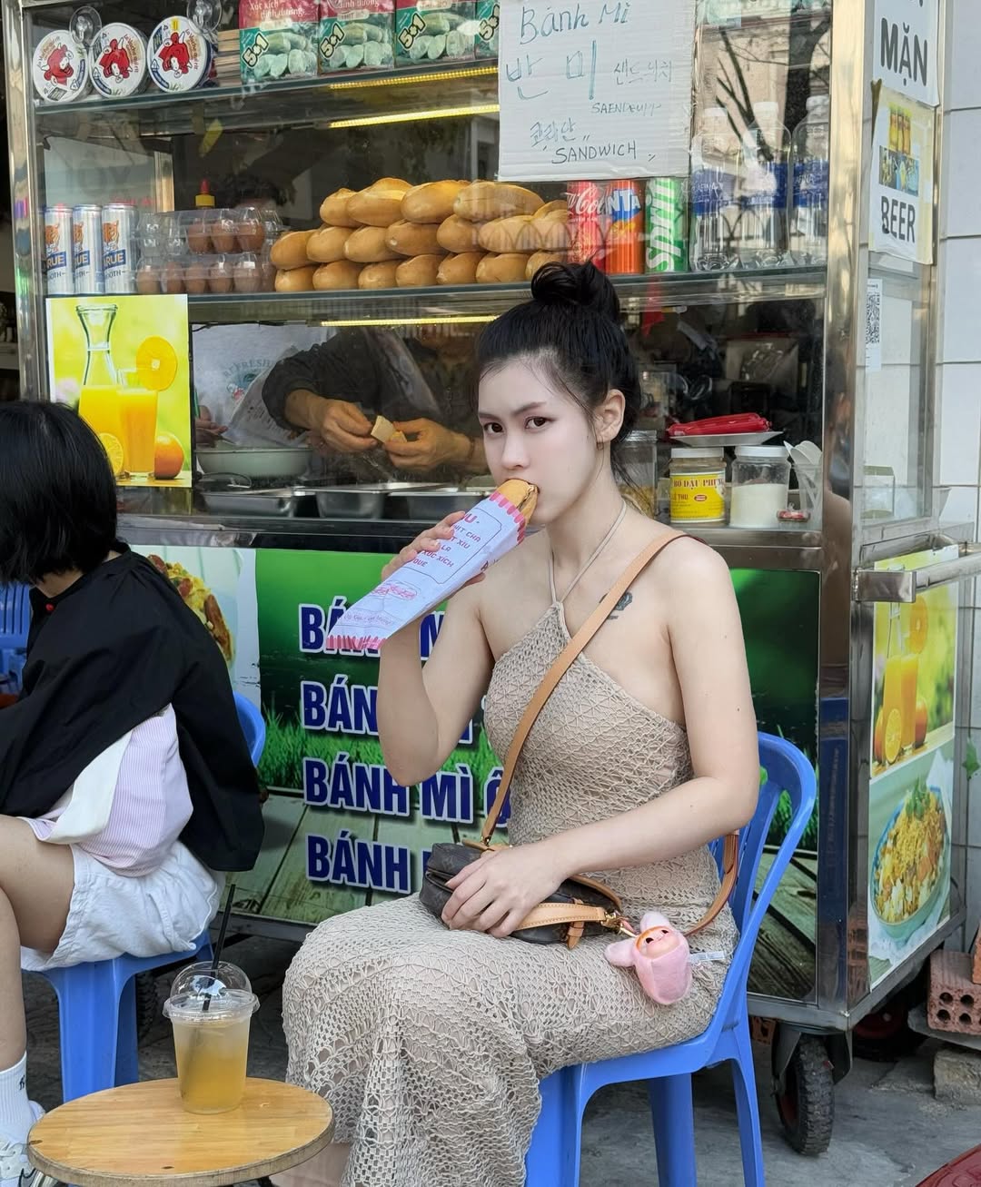 Việt Nam vô địch, một hot girl Thái Lan bất ngờ