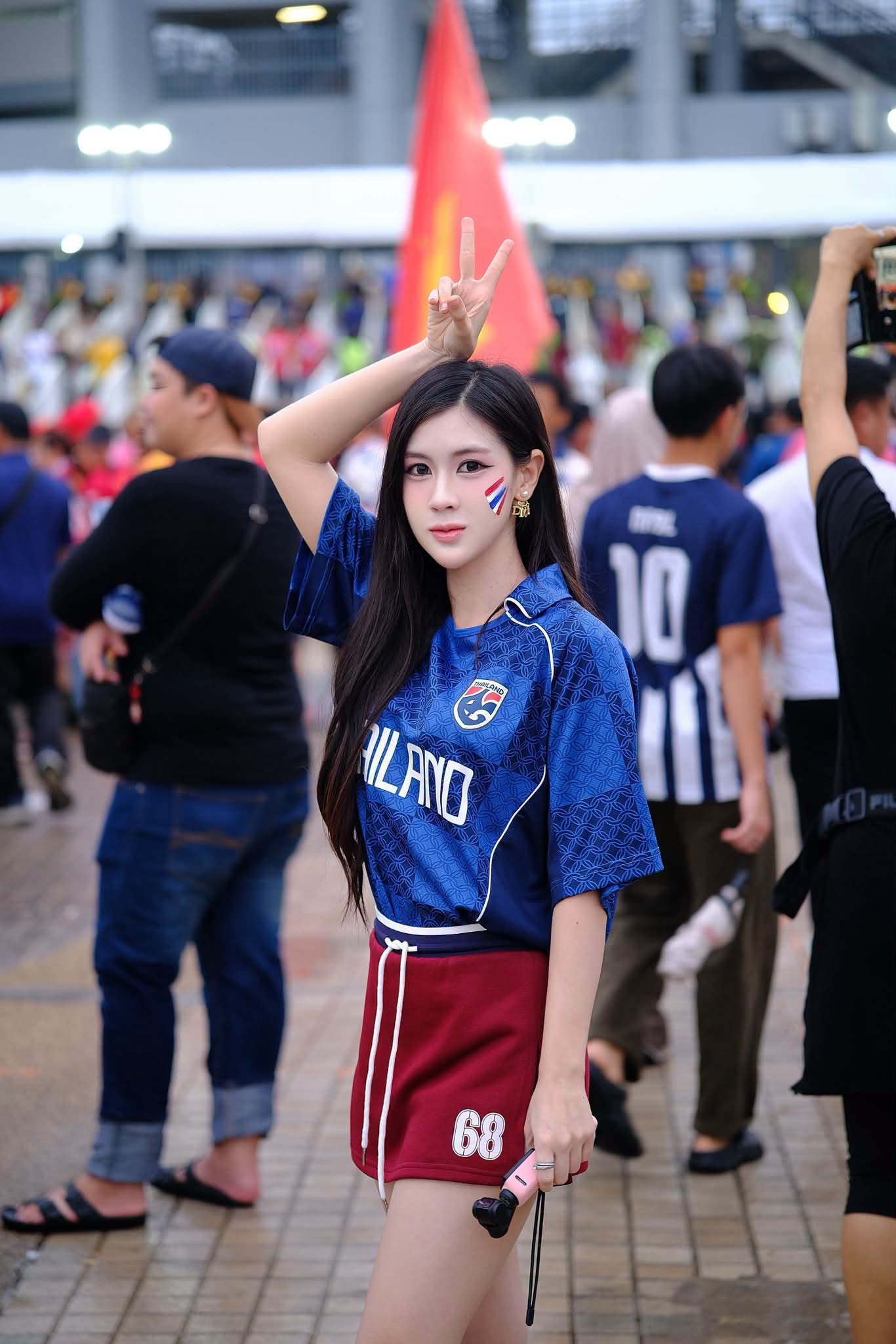 Việt Nam vô địch, một hot girl Thái Lan bất ngờ