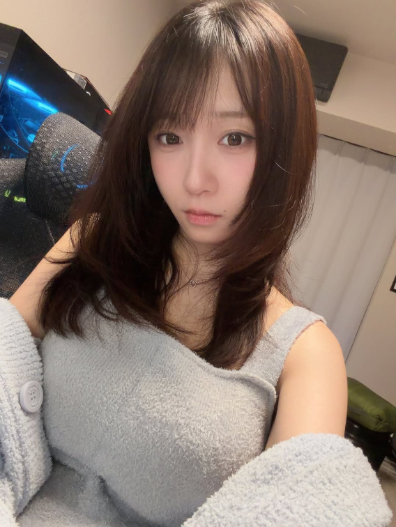 Hot girl gợi cảm hoảng hốt vì làm mất máy ảnh, lo hàng loạt ảnh và clip cá nhân có nguy cơ bị lộ