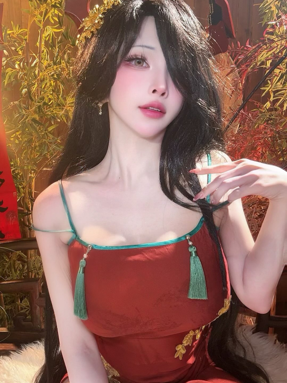 Liên tục khoe sự gợi cảm, hot girl nổi tiếng bất ngờ bị khóa tài khoản livestream, nghi do bị 