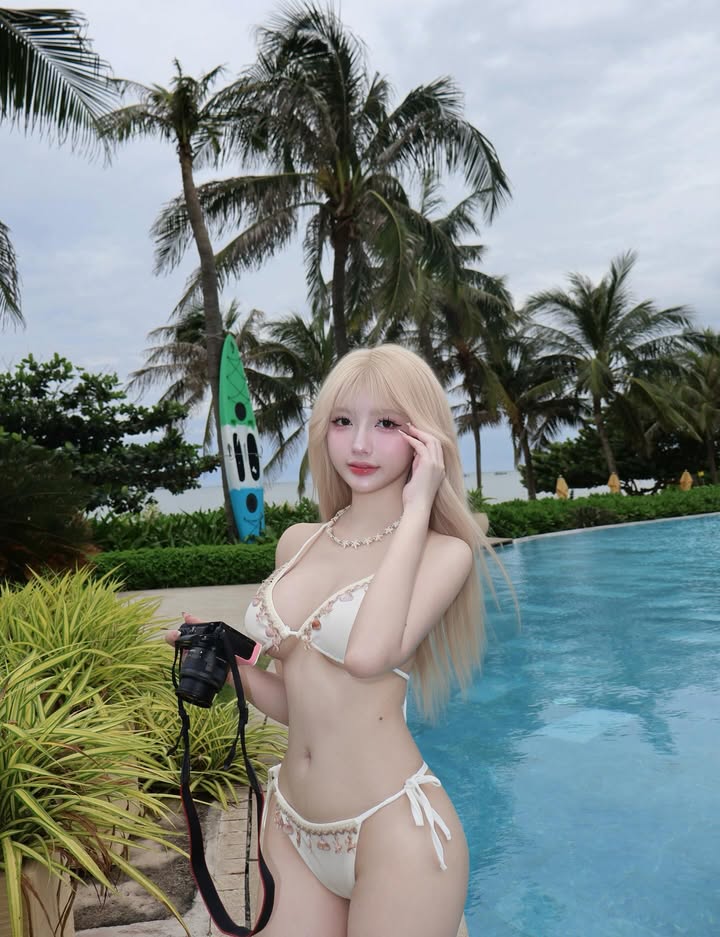 Nhan sắc ấn tượng của hot girl 2k4 đang