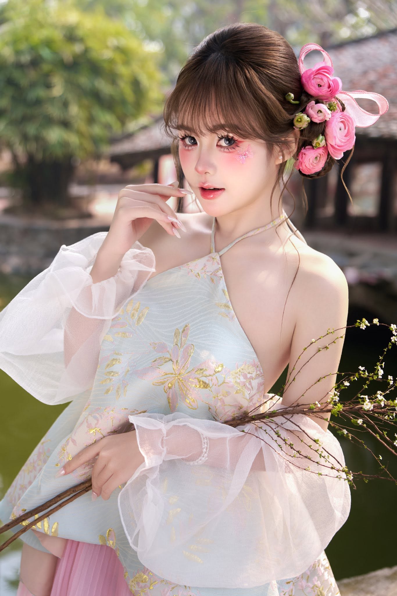 Gia nhập đường đua áo dài 2/9, hot girl khiến CĐM khen ngợi hết lời với bộ ảnh mới