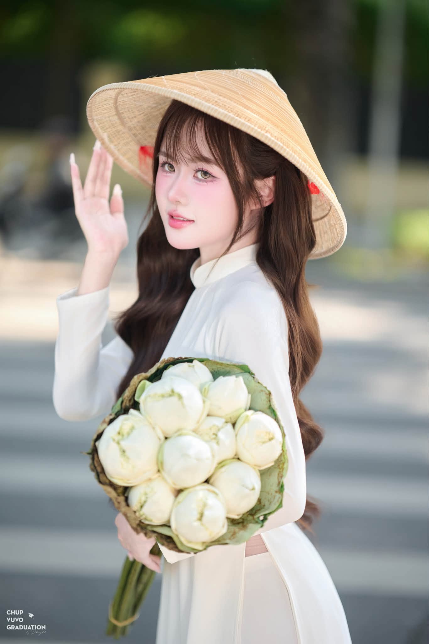 Gia nhập đường đua áo dài 2/9, hot girl khiến CĐM khen ngợi hết lời với bộ ảnh mới