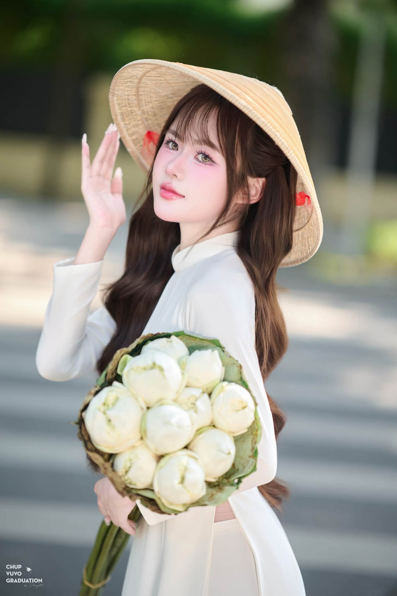 Gia nhập đường đua áo dài 2/9, hot girl khiến CĐM khen ngợi hết lời với bộ ảnh mới
