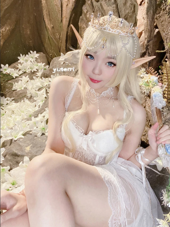 Hot girl xinh đẹp hoảng hốt vì món quà fan dặn về nhà mới mở, cú sốc toàn tập