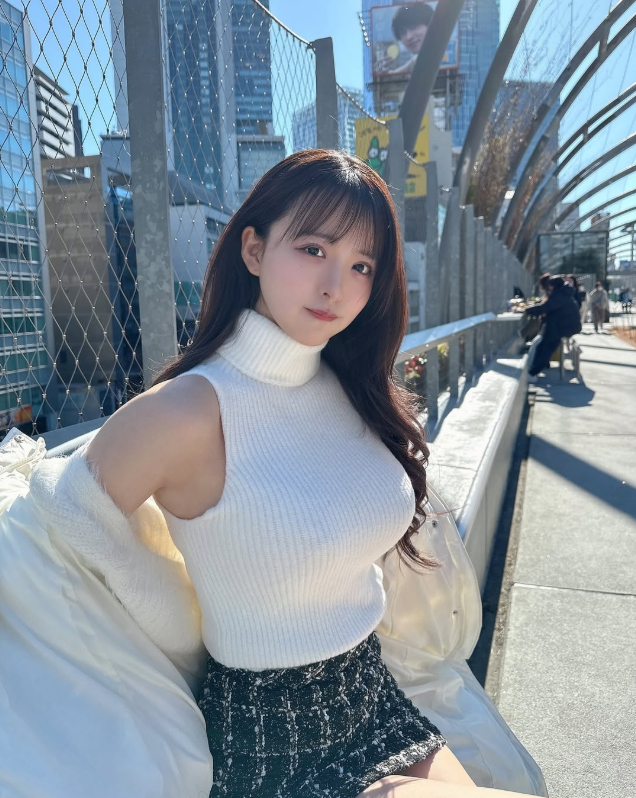 Chỉ đi chơi công viên, hot girl xinh đẹp bất ngờ bị chỉ trích nặng nề, tranh cãi tột độ chỉ vì trang phục