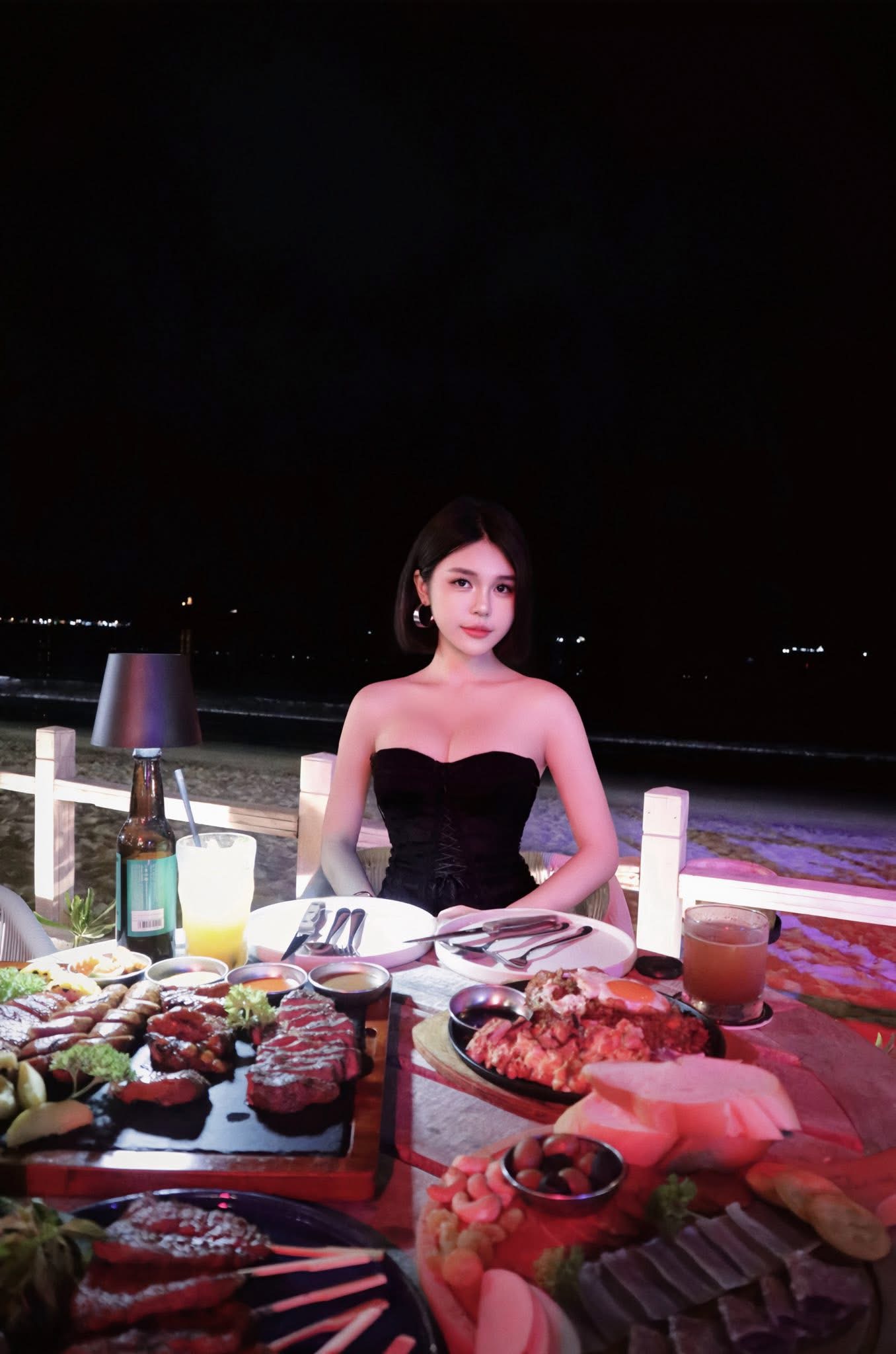 Hot girl Lý Gia Hân xả ảnh trà chiều nũng nịu, fan nam lập tức