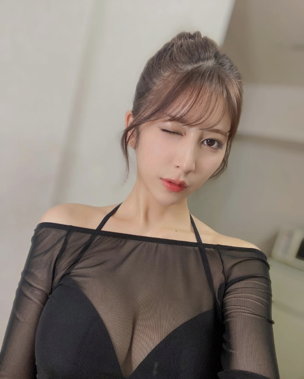 Thêm một hot girl tuyên bố dừng hoạt động vô thời hạn, gây bất ngờ với diện mạo mới