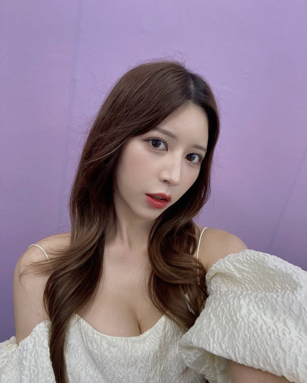Thêm một hot girl tuyên bố dừng hoạt động vô thời hạn, gây bất ngờ với diện mạo mới
