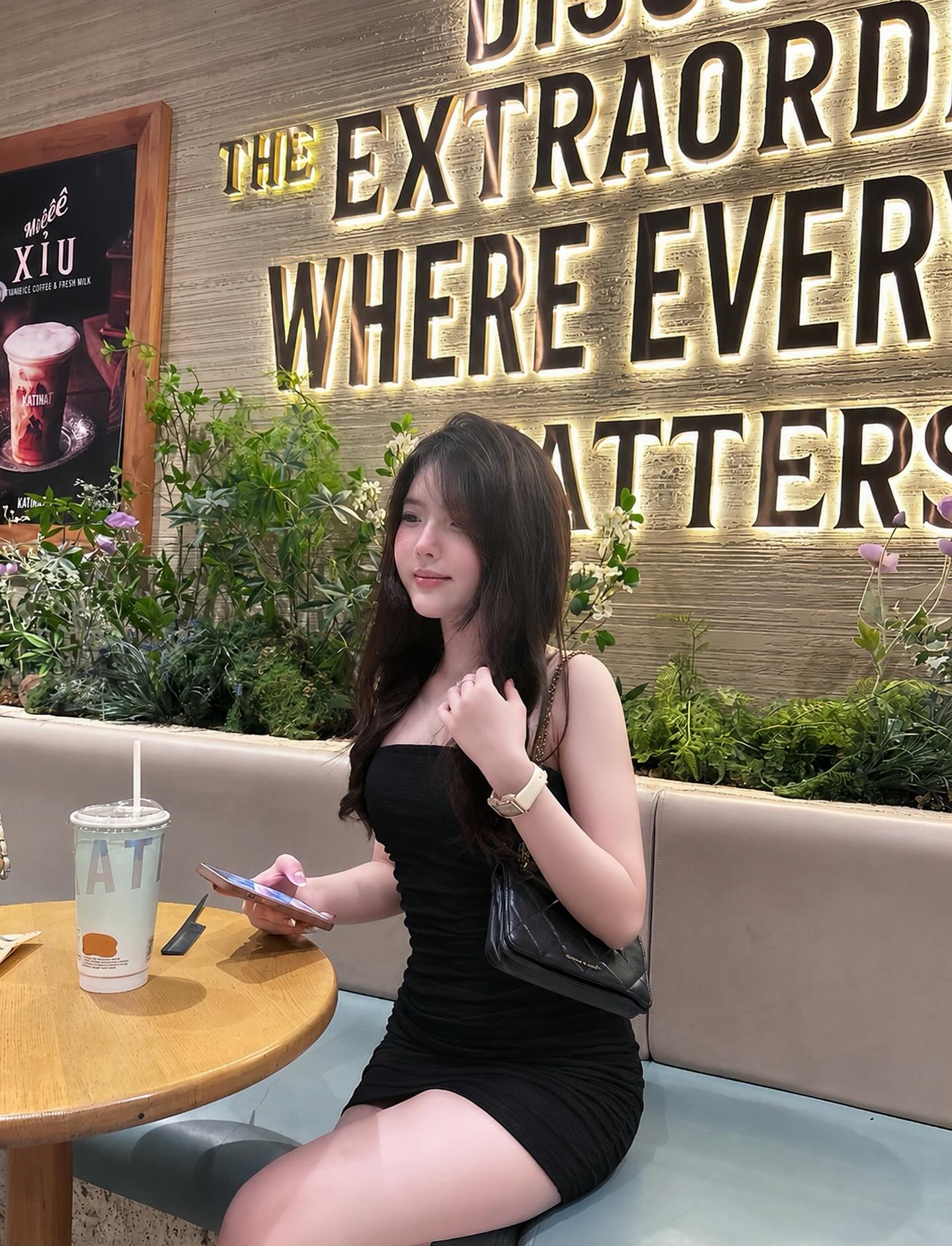 Hot girl học đường Phan Cẩm Tú gây ngỡ ngàng