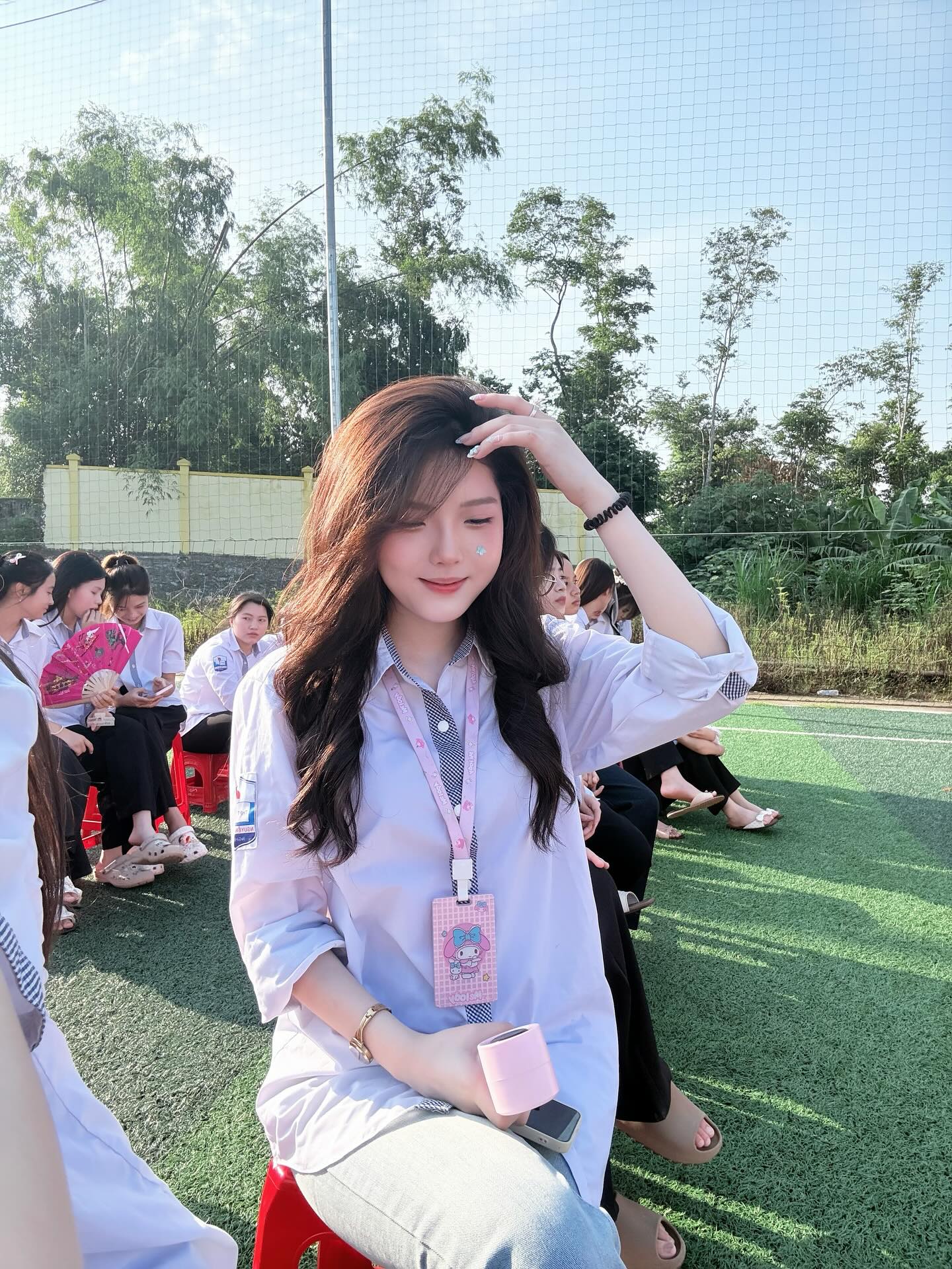 Hot girl học đường Phan Cẩm Tú gây ngỡ ngàng