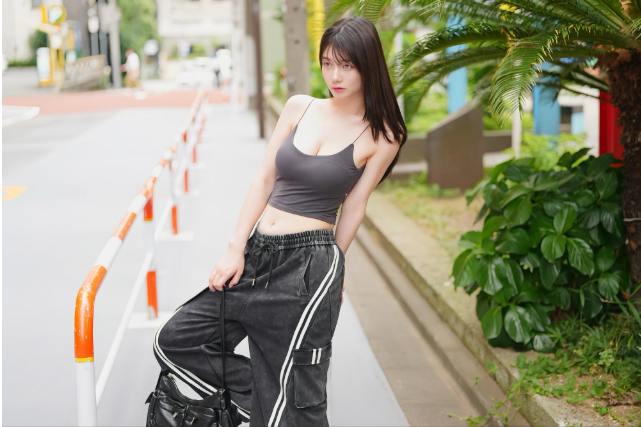 Nổi tiếng nhất sau thời Yua Mikami, hot girl Nhật Bản khiến fan phát sốt, livestream game đều đặn mỗi tối