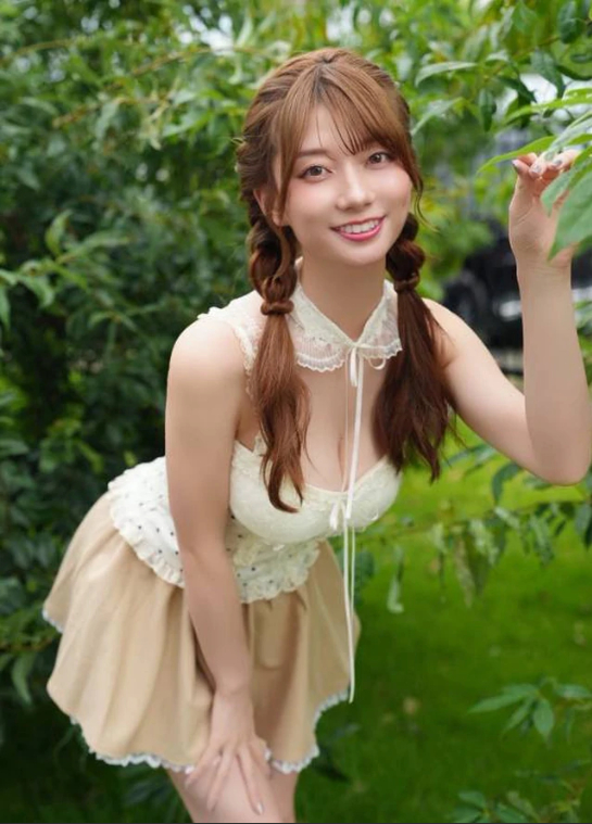 Nổi tiếng nhất sau thời Yua Mikami, hot girl Nhật Bản khiến fan phát sốt, livestream game đều đặn mỗi tối