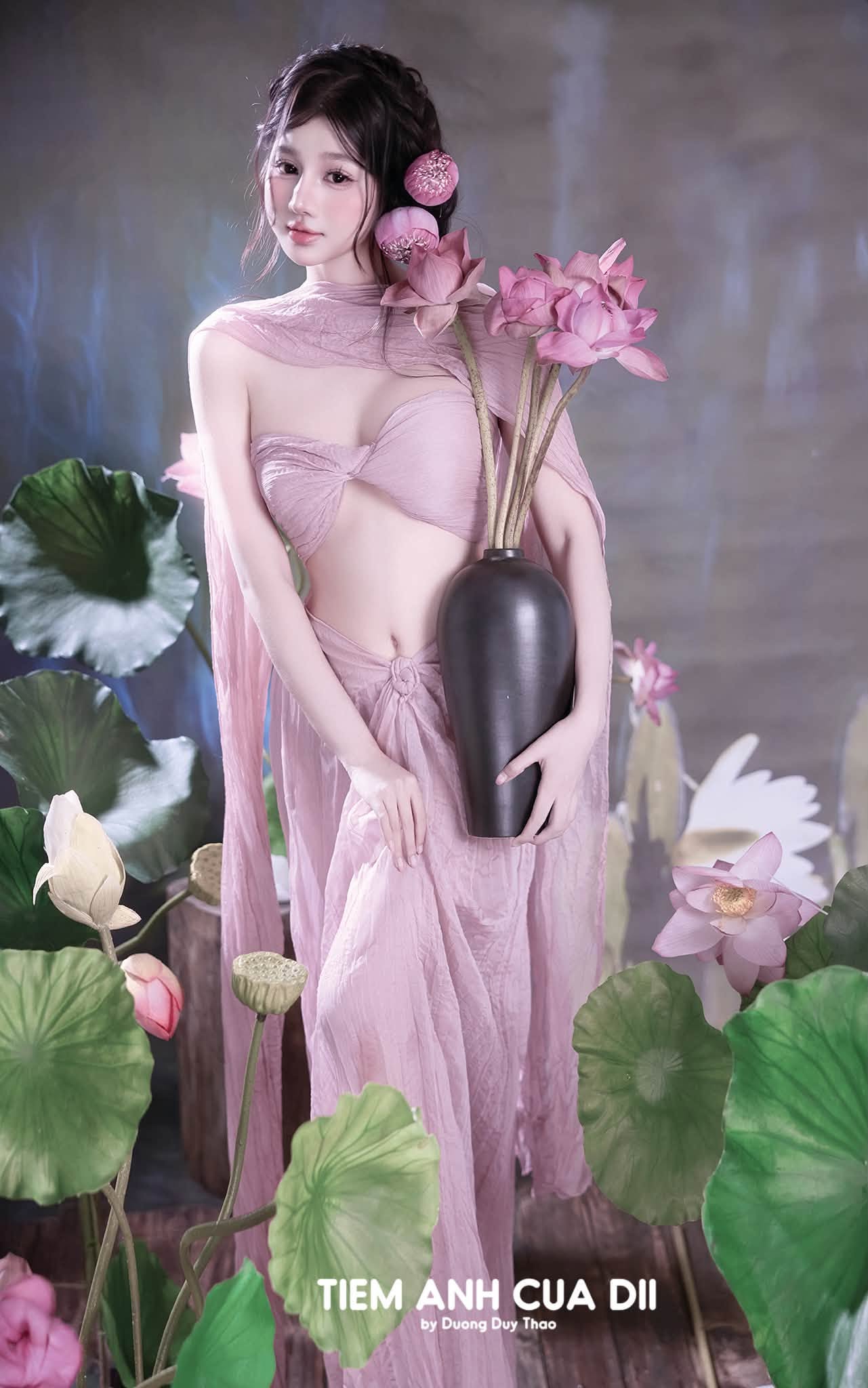 Hot girl Mai Linh tạo dáng quyến rũ, 