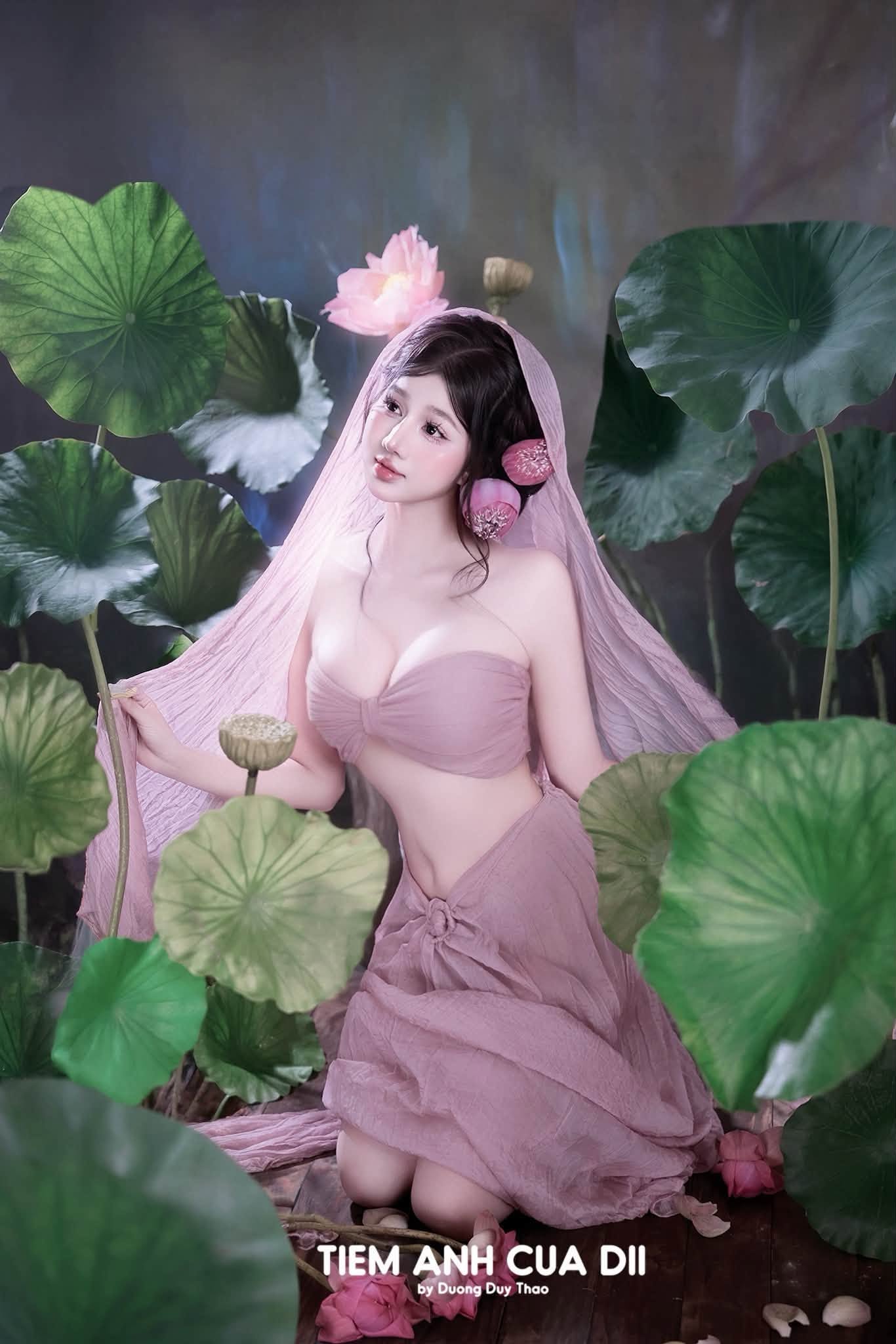 Hot girl Mai Linh tạo dáng quyến rũ, 