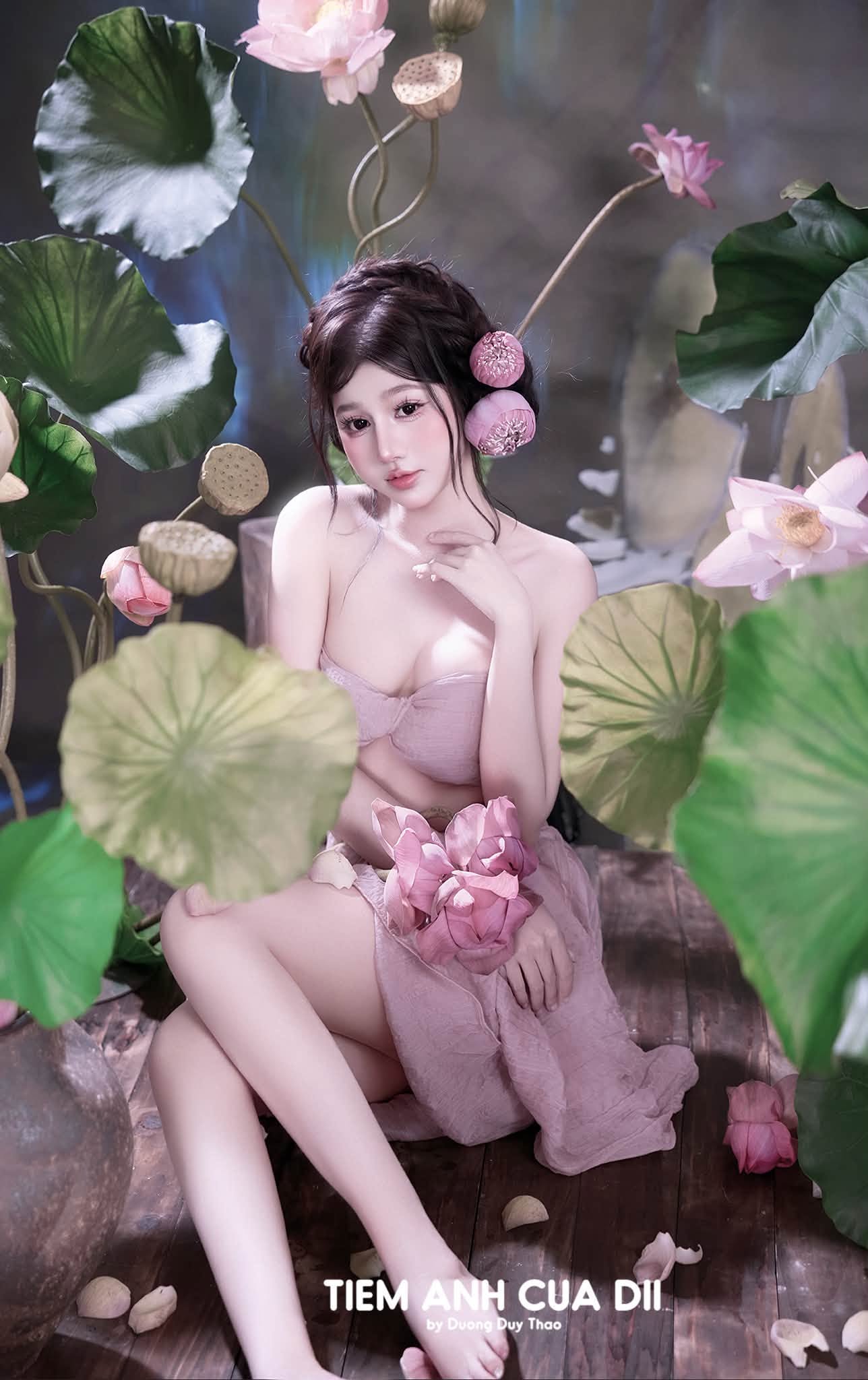 Hot girl Mai Linh tạo dáng quyến rũ, 