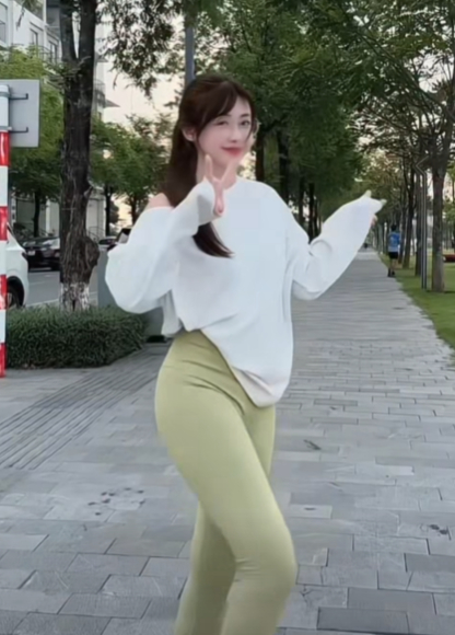 Hot girl chạy bộ khởi động nhẹ nhàng cũng dư sức thu hút triệu ánh nhìn