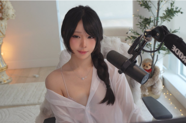 Có bạn trai làm streamer nổi tiếng, hot girl gợi cảm cũng dự định lấn sân, fan tự tin sẽ nhanh chóng
