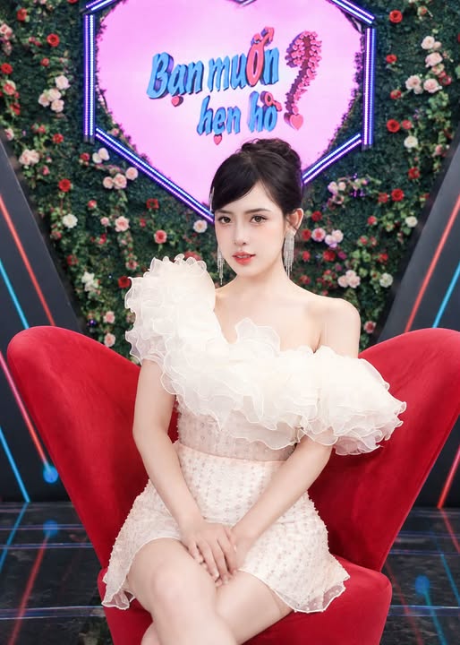 Loạt gái xinh đu trend