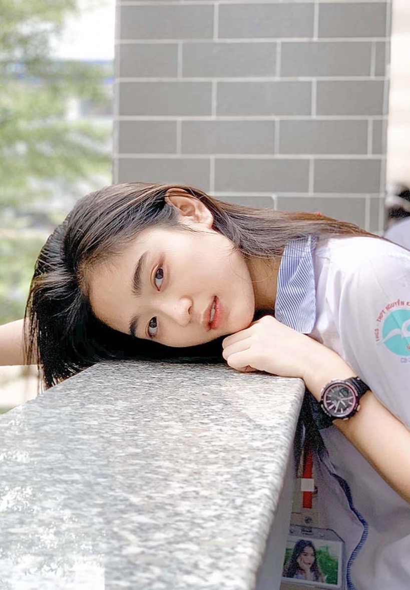 Không nhận ra nữ sinh 2002 ngây thơ ngày nào, giờ thăng hạng nhan sắc, thần thái quý cô kiêu kỳ