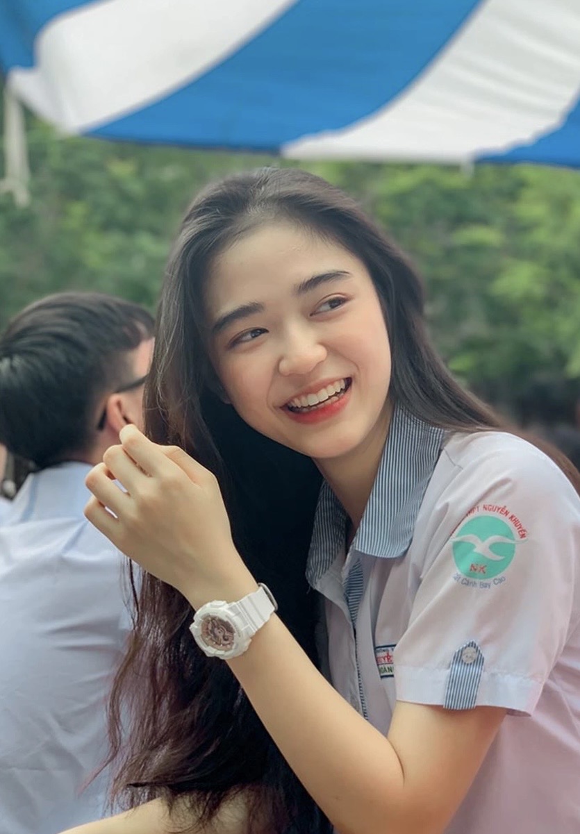 Không nhận ra nữ sinh 2002 ngây thơ ngày nào, giờ thăng hạng nhan sắc, thần thái quý cô kiêu kỳ