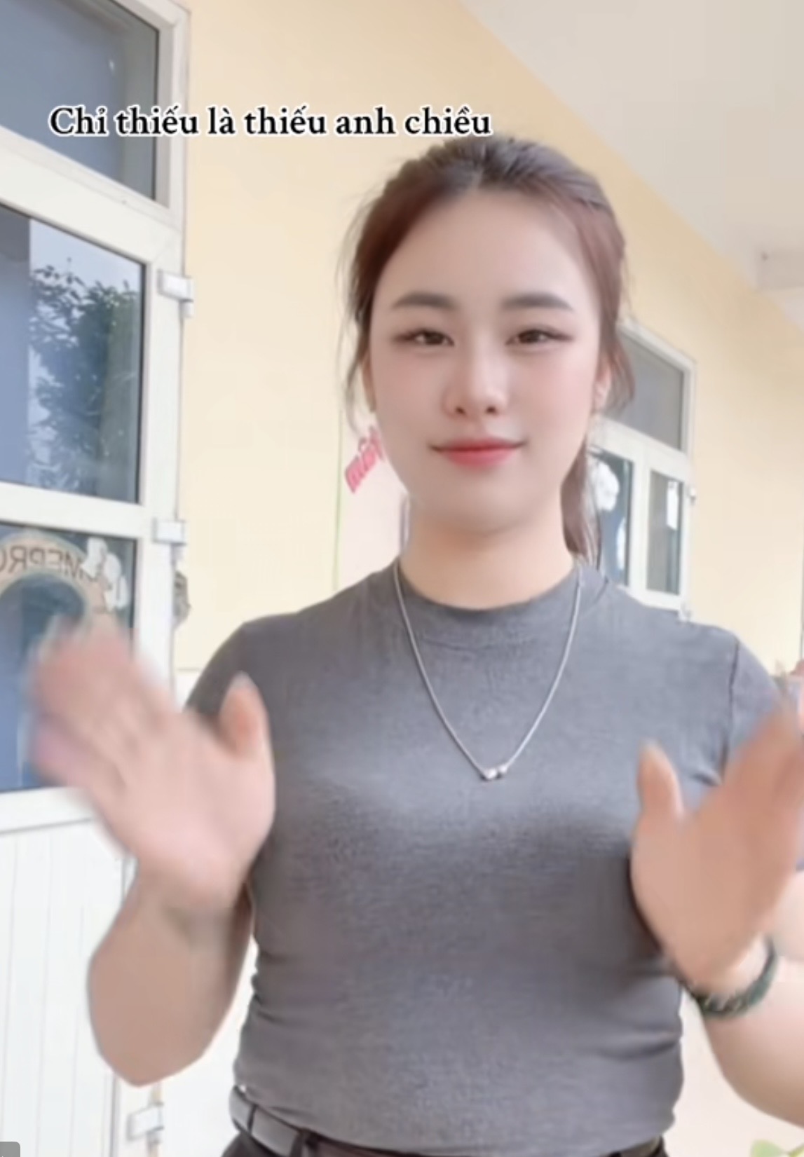 Sức hút của cô giáo mầm non vạn người theo dõi: Nhan sắc rạng rỡ và những vũ điệu