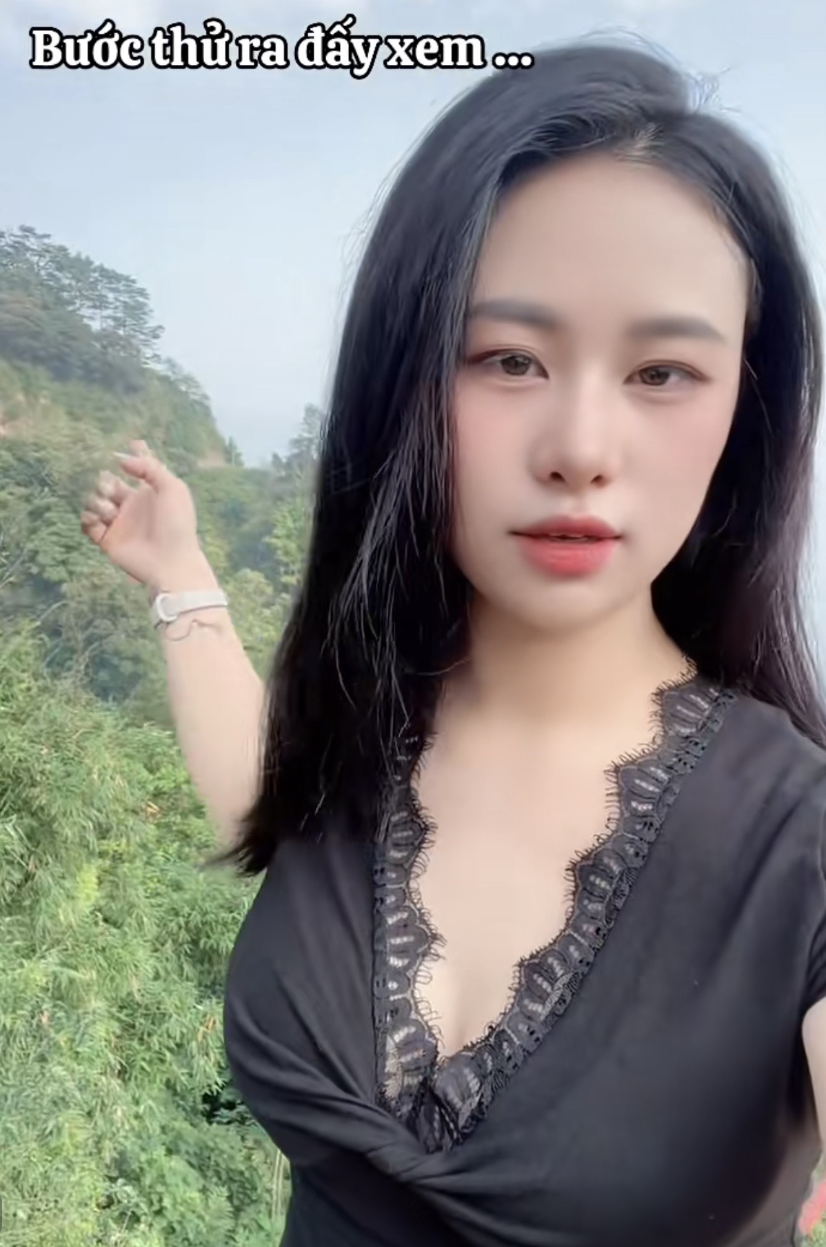 Sức hút của cô giáo mầm non vạn người theo dõi: Nhan sắc rạng rỡ và những vũ điệu
