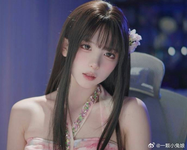 Nữ streamer xinh đẹp bất ngờ tiết lộ chuyện tế nhị của bản thân trên sóng, thừa nhận bản thân đang quá 