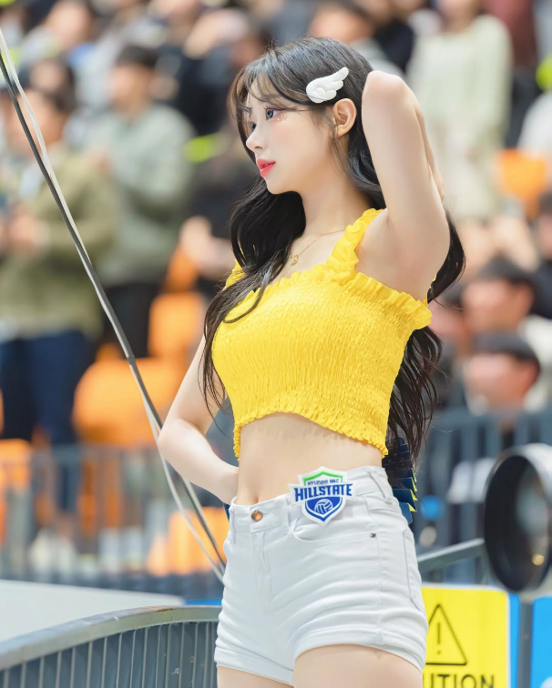 Hot girl gợi cảm hoảng sợ khi fan lần theo hình ảnh livestream, tìm tới tận nhà, vội lên tiếng cầu cứu