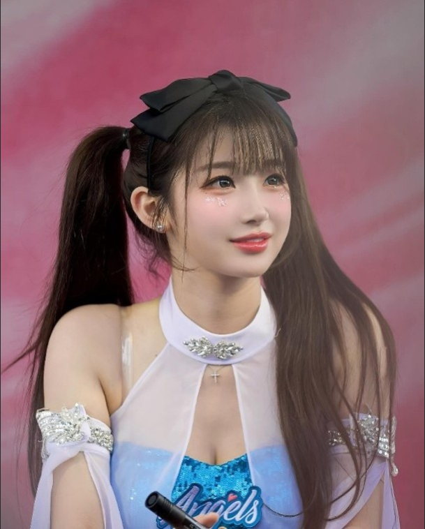 Hot girl gợi cảm hoảng sợ khi fan lần theo hình ảnh livestream, tìm tới tận nhà, vội lên tiếng cầu cứu