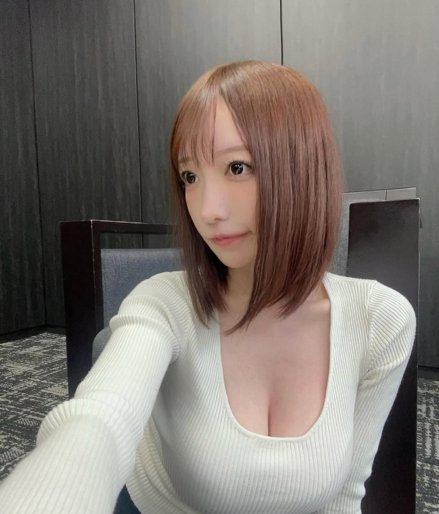 Gợi cảm tới mức được gọi là nữ thần, hot girl xinh đẹp bất ngờ tiết lộ quá khứ, cay đắng vì
