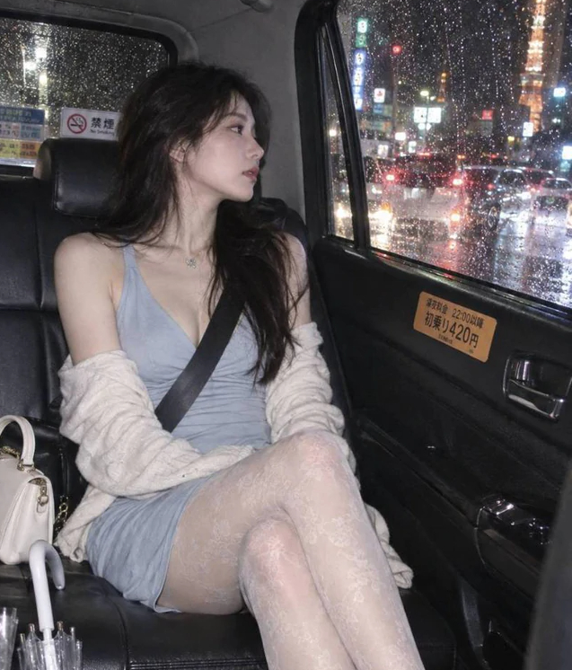 Cộng đồng mạng lại bắt trend mới, dùng AI tạo ra các hot girl gợi cảm ở ghế sau xe, kết quả toàn những “tuyệt phẩm”