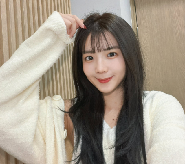 Chỉ một khoảnh khắc trên sân, hot girl xinh đẹp khiến nam fan say như điếu đổ, chính chủ có hành động