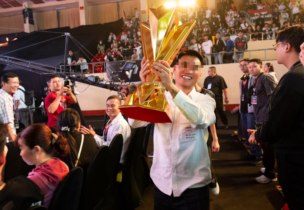 Streamer B.G vẫn nhận mưa phẫn nộ từ CĐM sau bài đăng mới nhất