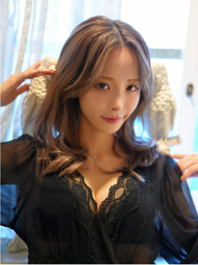 Hot girl Kana Momonogi bất ngờ hủy fan meeting tại Việt Nam, fan tiếc nuối tột độ