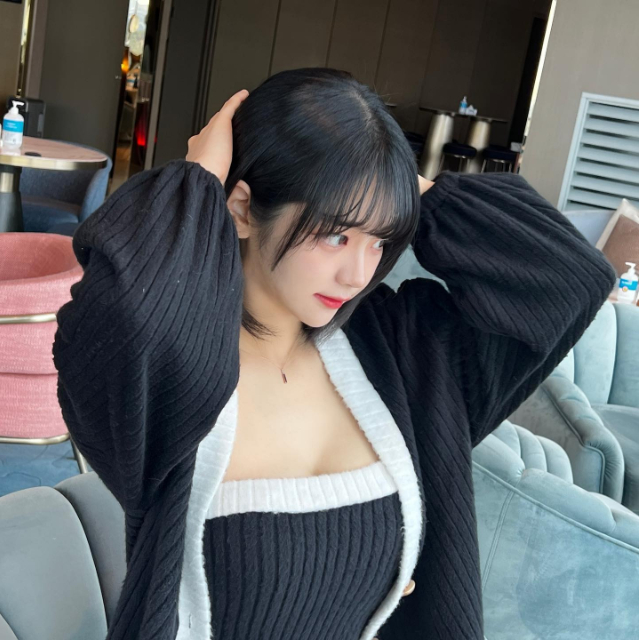 Đang lên sóng tương tác, nữ streamer bất ngờ gặp sự cố nhạy cảm, đoạn clip hút hơn nửa triệu lượt xem
