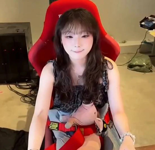 Nữ streamer gây sốc với 
