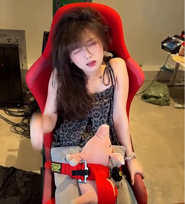 Nữ streamer gây sốc với 