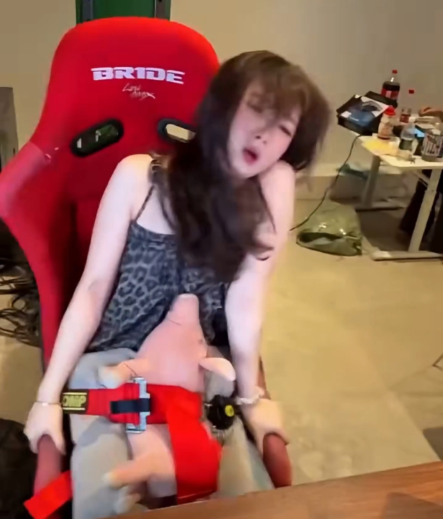 Nữ streamer gây sốc với 