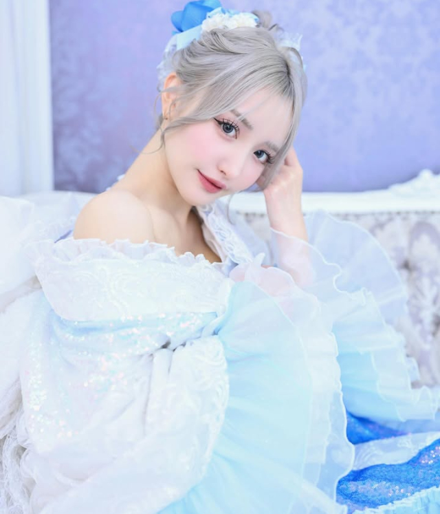 Hot girl nổi tiếng tuyên bố 