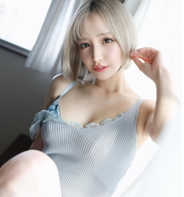Hot girl nổi tiếng tuyên bố 