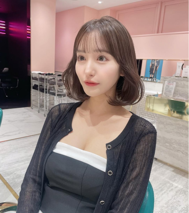 Hot girl nổi tiếng tuyên bố 